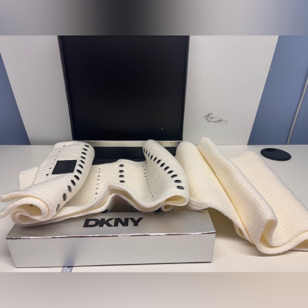 NWT DKNY Ivory Scarf with Dark accents gift
